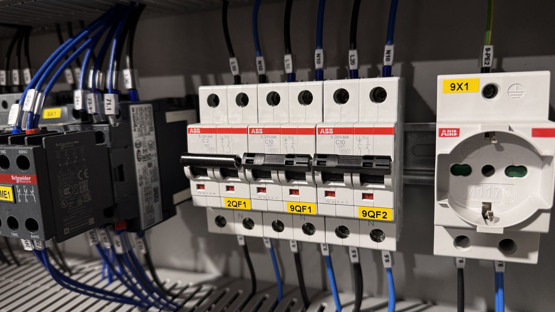 wyłączniki nadprądowe